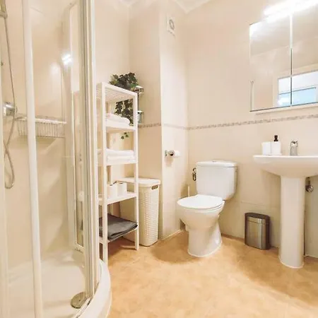 Modern 1 Bedroom With Pool Acess, Edificio Bahamas, Apartamento