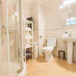 Modern 1 Bedroom With Pool Acess, Edificio Bahamas, 아파트