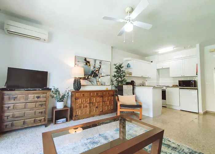 Modern 1 Bedroom With Pool Acess, Edificio Bahamas, דירה