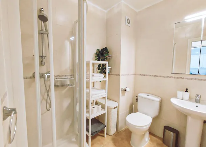 Modern 1 Bedroom With Pool Acess, Edificio Bahamas, נרחה