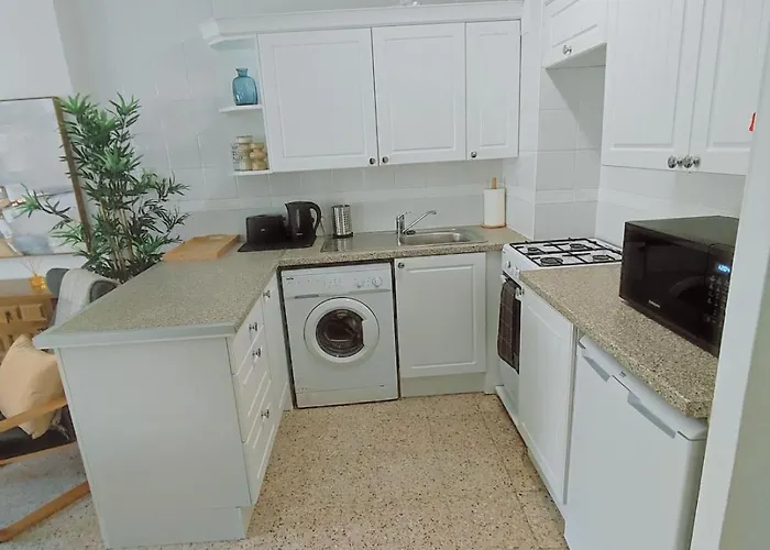 Modern 1 Bedroom With Pool Acess, Edificio Bahamas, דירה