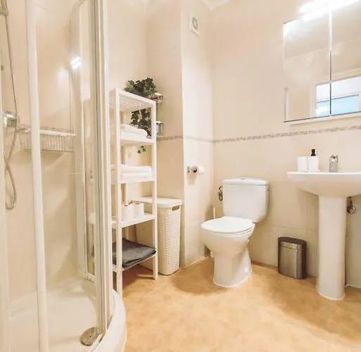Modern 1 Bedroom With Pool Acess, Edificio Bahamas, דירה