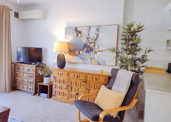 Modern 1 Bedroom With Pool Acess, Edificio Bahamas, נרחה
