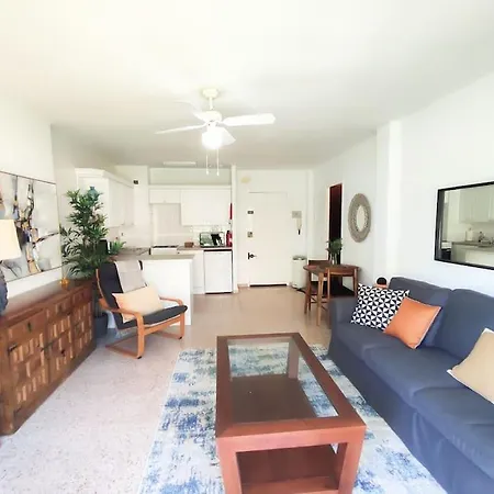 Apartment Modern 1 Bedroom With Pool Acess, Edificio Bahamas,